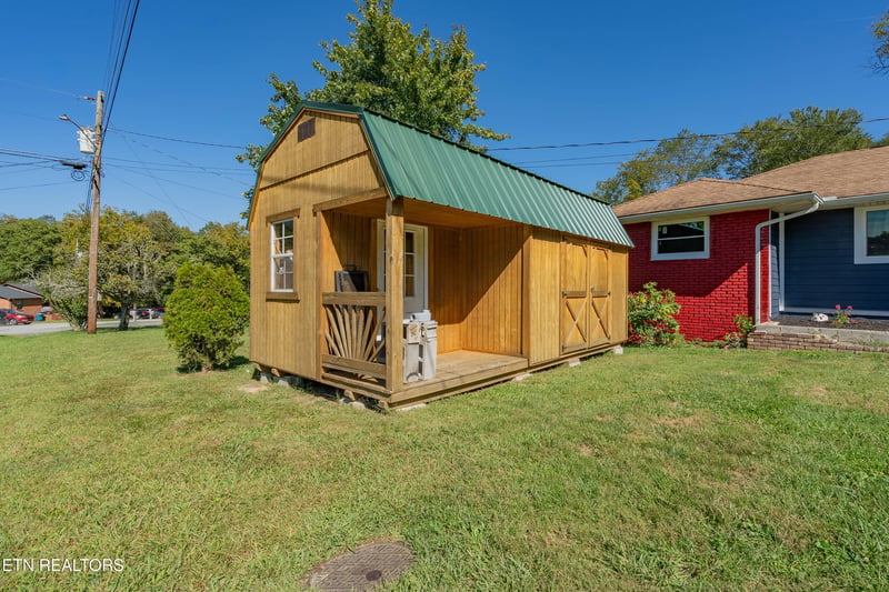 620 Hillcrest Dr, Crossville, TN 38555