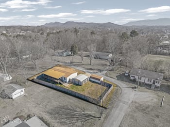 620 Hitchcock Ave, Etowah, TN 37331