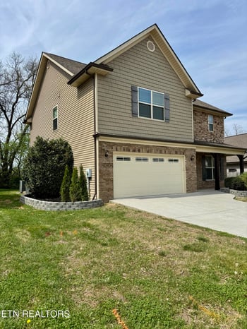 620 Lampwick Ln, Knoxville, TN 37912