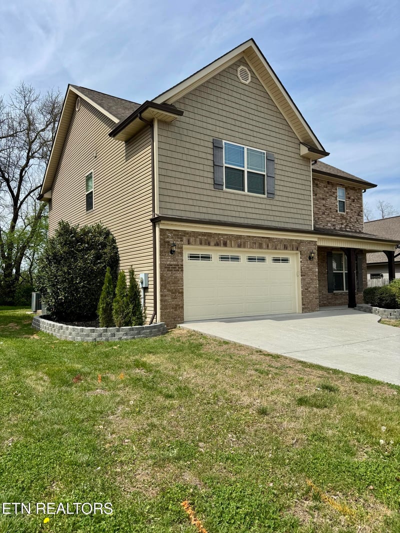 620 Lampwick Ln, Knoxville, TN 37912
