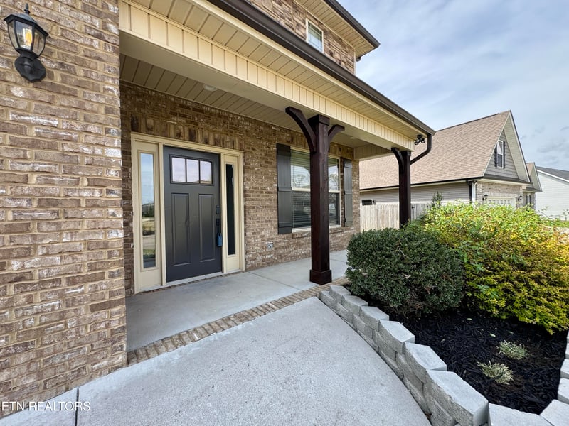 620 Lampwick Ln, Knoxville, TN 37912