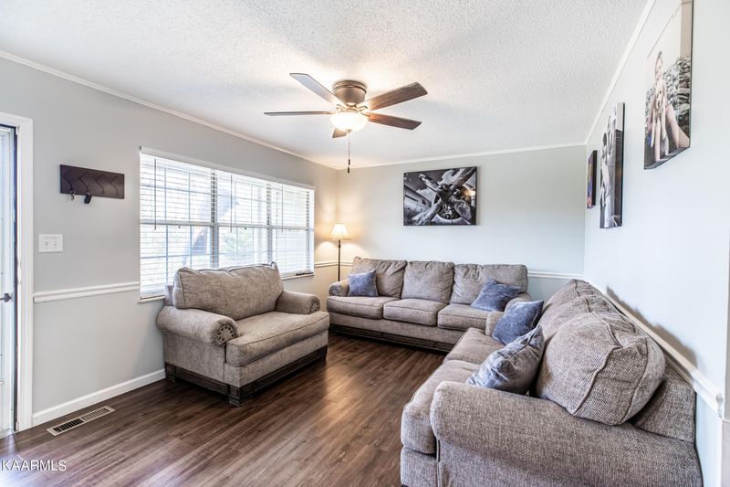 620 Melton Hill Dr, Clinton, TN 37716