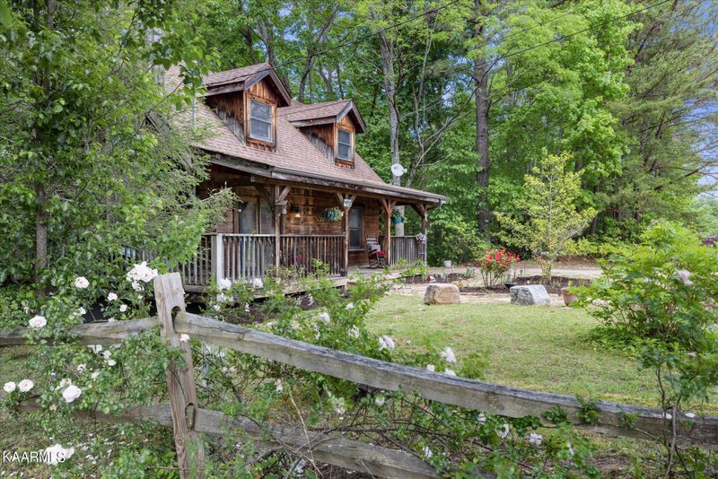 620 Mountain Dr, Gatlinburg, TN 37738