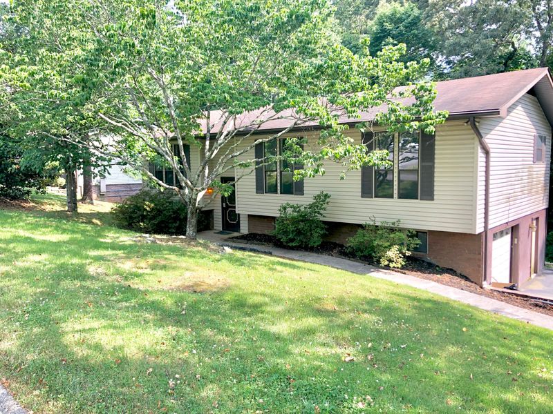 6207 Ricky Allen Rd, Corryton, TN 37721