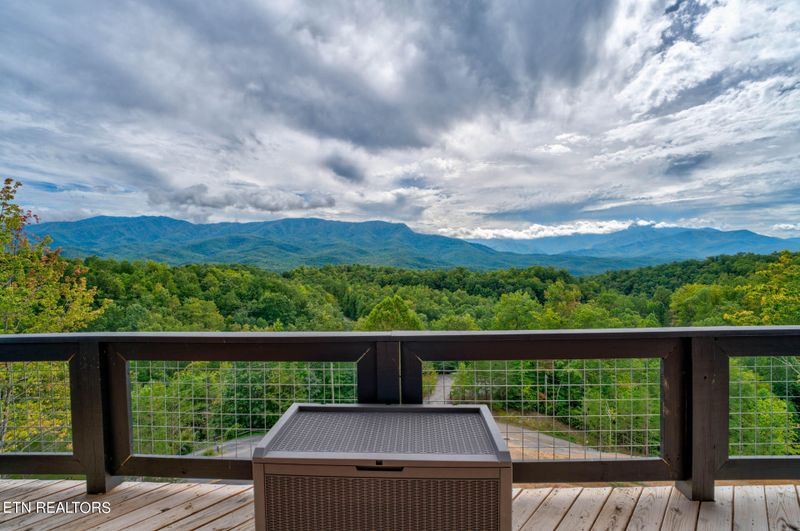 621 Big Bear Ridge Rd, Gatlinburg, TN 37738