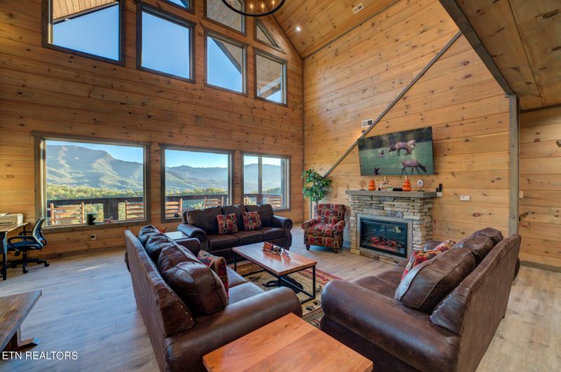 621 Big Bear Ridge Rd, Gatlinburg, TN 37738