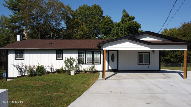 621 Hilltop Dr, Morristown, TN 37814