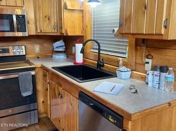 621 Magic Kingdom Ln, Sevierville, TN 37876