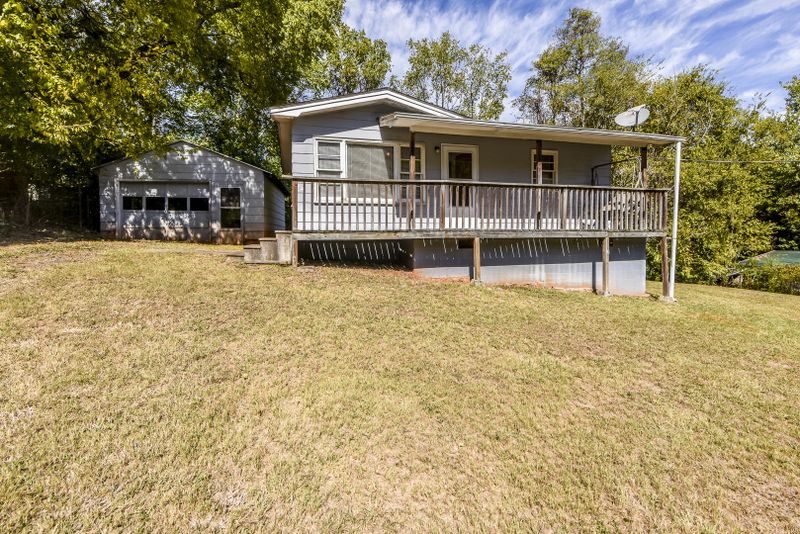 621 Neeley Ln, Rockford, TN 37853