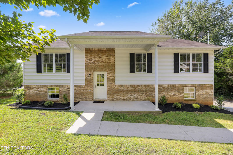 621 Odell Ct, Strawberry Plains, TN 37871