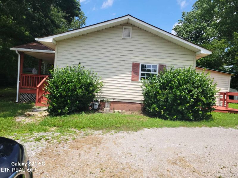 621 Phillips Flats Rd, Oneida, TN 37841