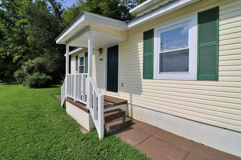 621 S Proctor Blvd, Oneida, TN 37841