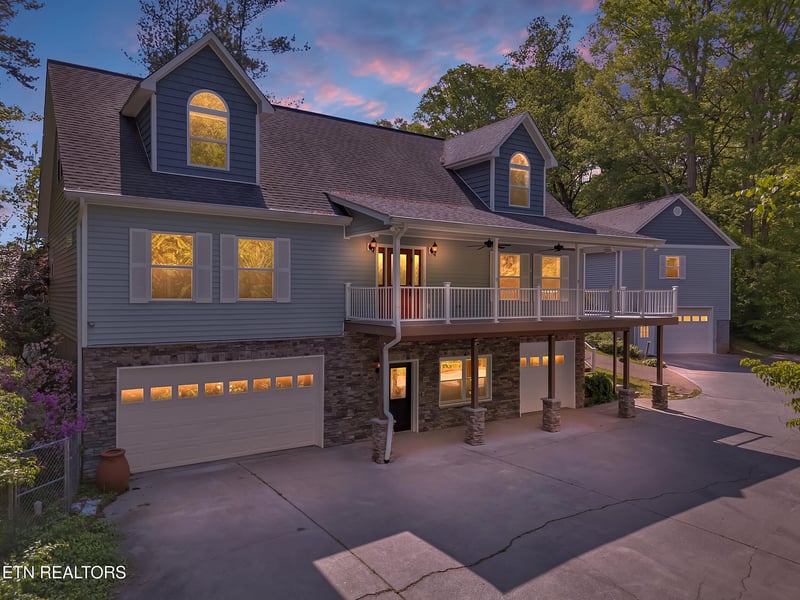 621 W Millers Cove Rd, Walland, TN 37886