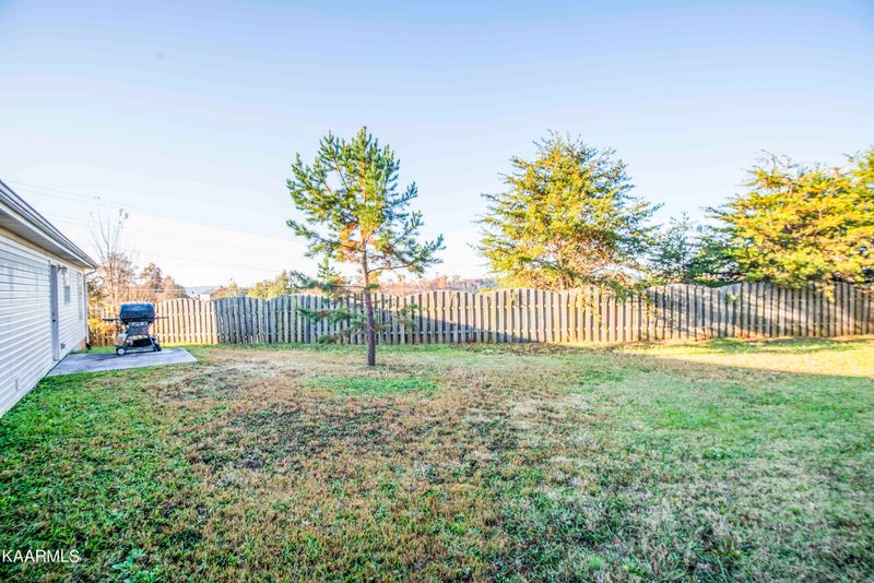 6215 Jim Fox Ln, Powell, TN 37849
