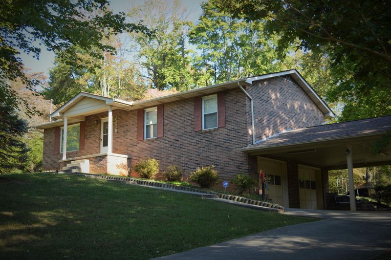 6216 Ricky Allen Rd, Corryton, TN 37721