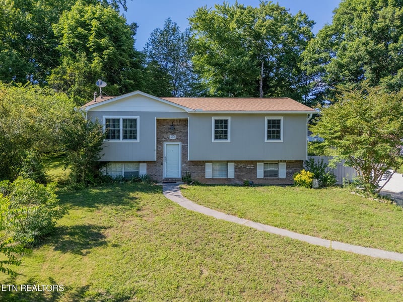 6217 Starhurst Dr, Knoxville, TN 37921