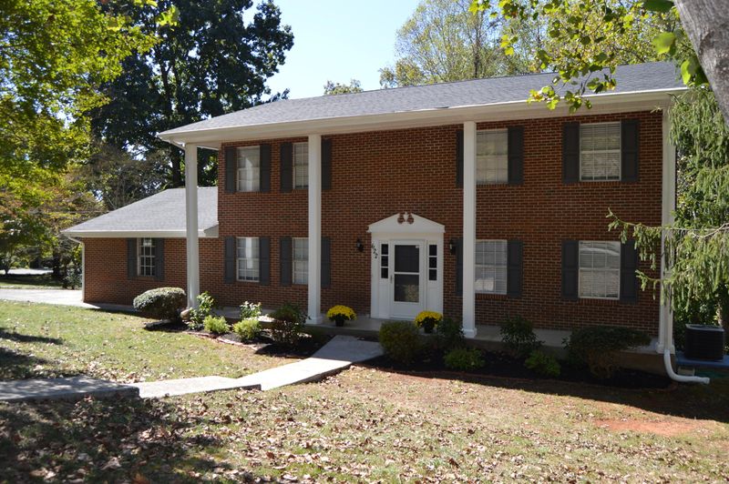 622 Charlotte St, Athens, TN 37303