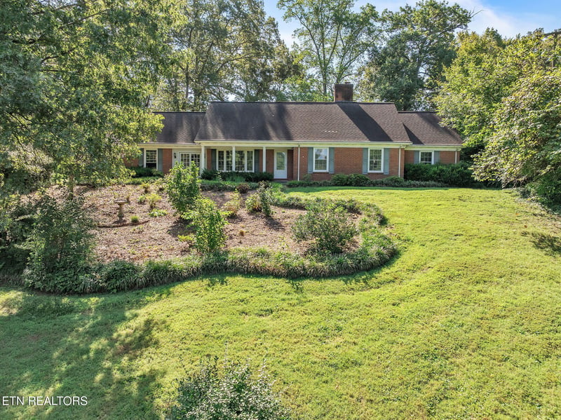 622 S Charles G Seivers Blvd, Clinton, TN 37716