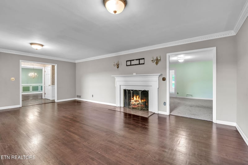 622 S Charles G Seivers Blvd, Clinton, TN 37716