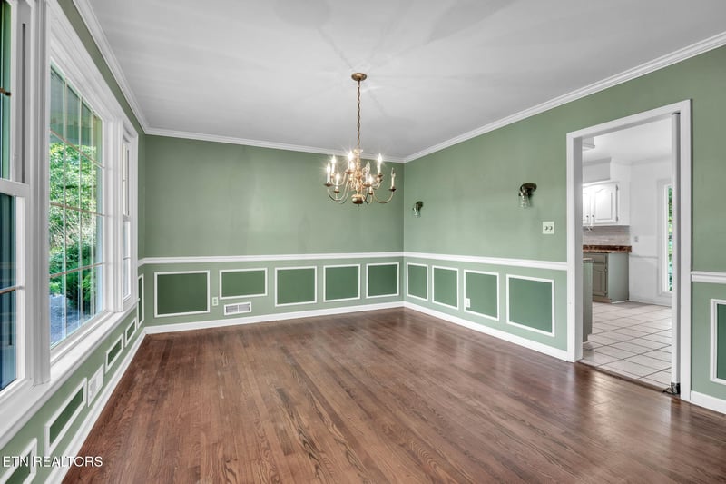622 S Charles G Seivers Blvd, Clinton, TN 37716