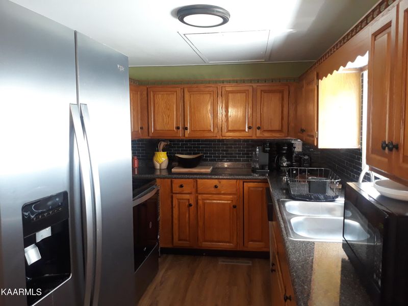 622 W Outer Dr, Oak Ridge, TN 37830