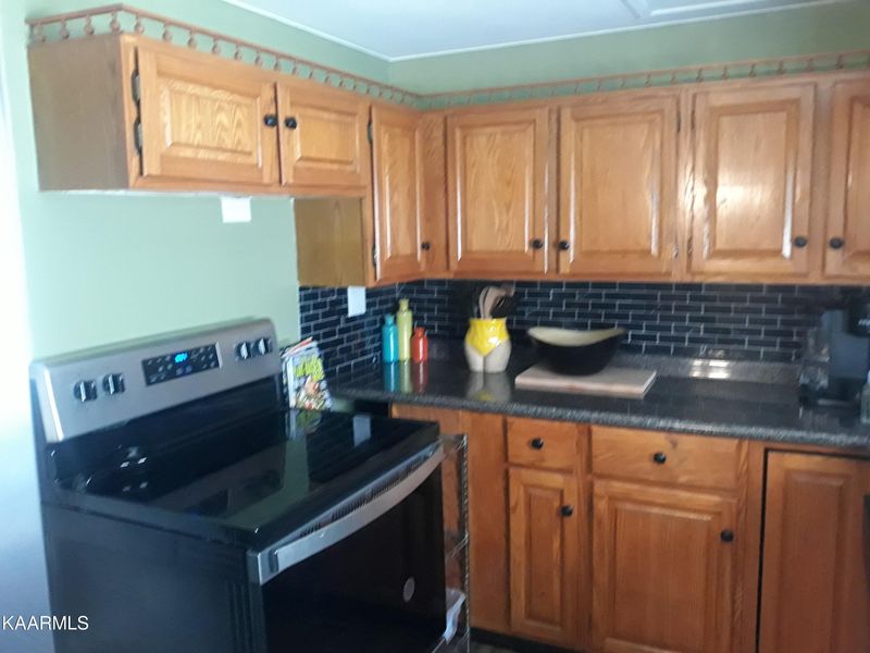 622 W Outer Dr, Oak Ridge, TN 37830