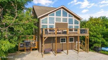 622 Wiley Oakley Dr, Gatlinburg, TN 37738