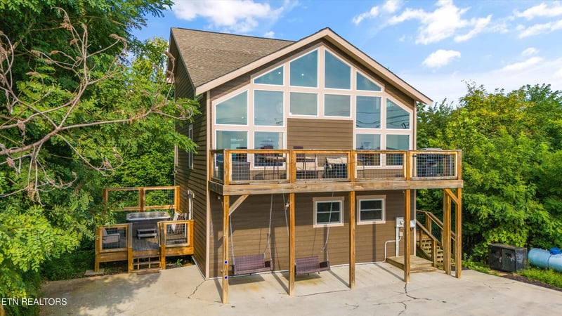622 Wiley Oakley Dr, Gatlinburg, TN 37738