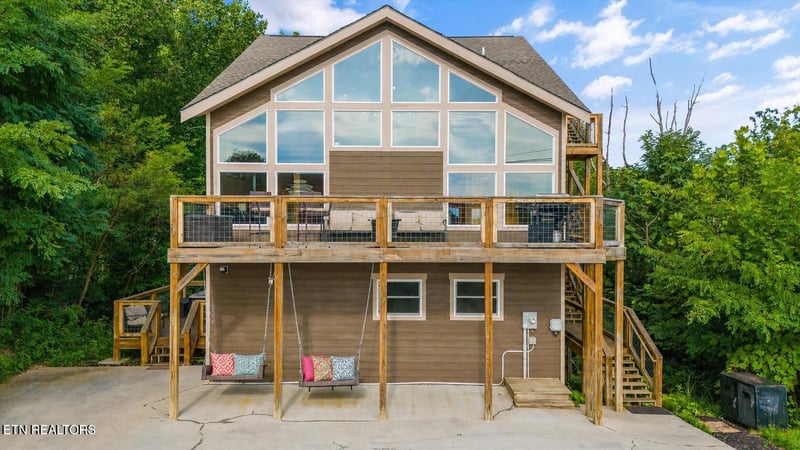 622 Wiley Oakley Dr, Gatlinburg, TN 37738