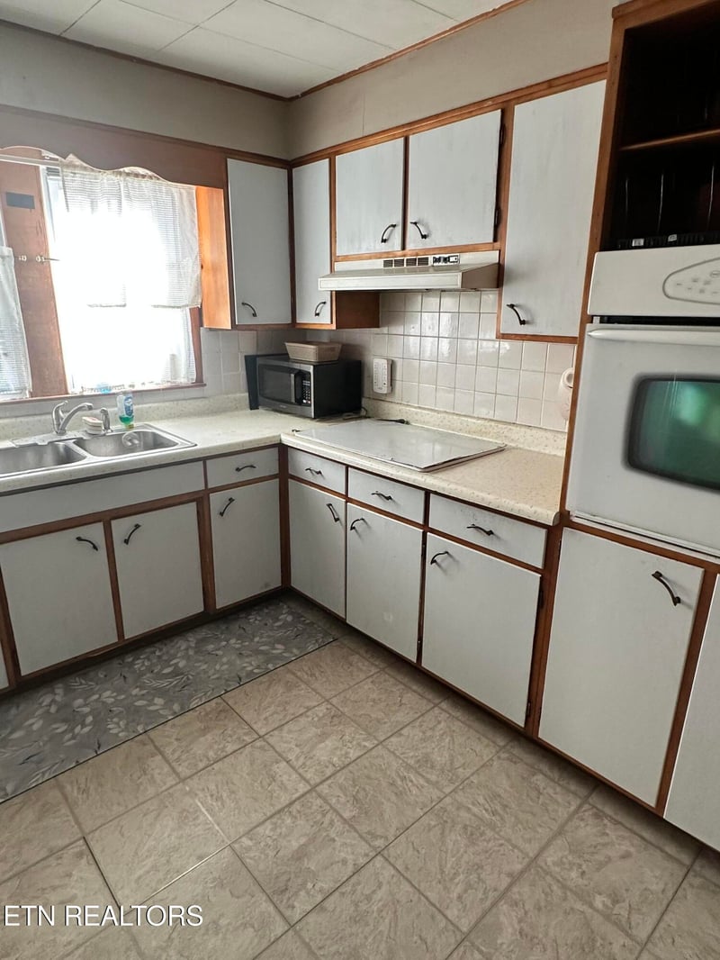 6224 Stormer Rd, Knoxville, TN 37918