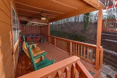 623 Country Oaks Dr, Pigeon Forge, TN 37863