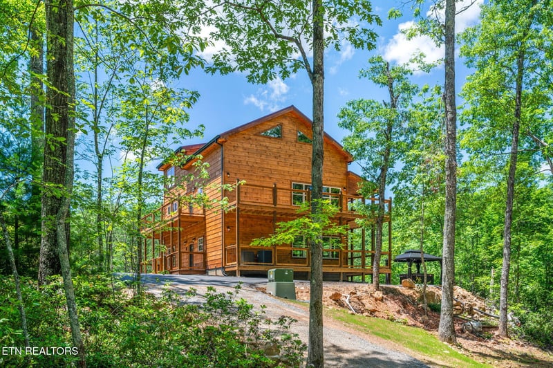 623 Dutch Way, Pigeon Forge, TN 37863