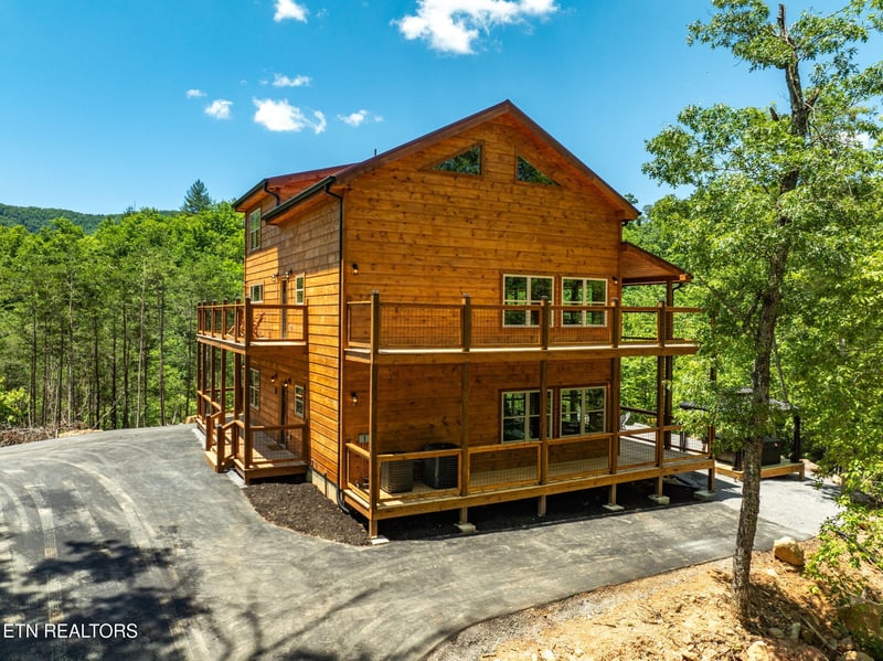 623 Dutch Way, Pigeon Forge, TN 37863