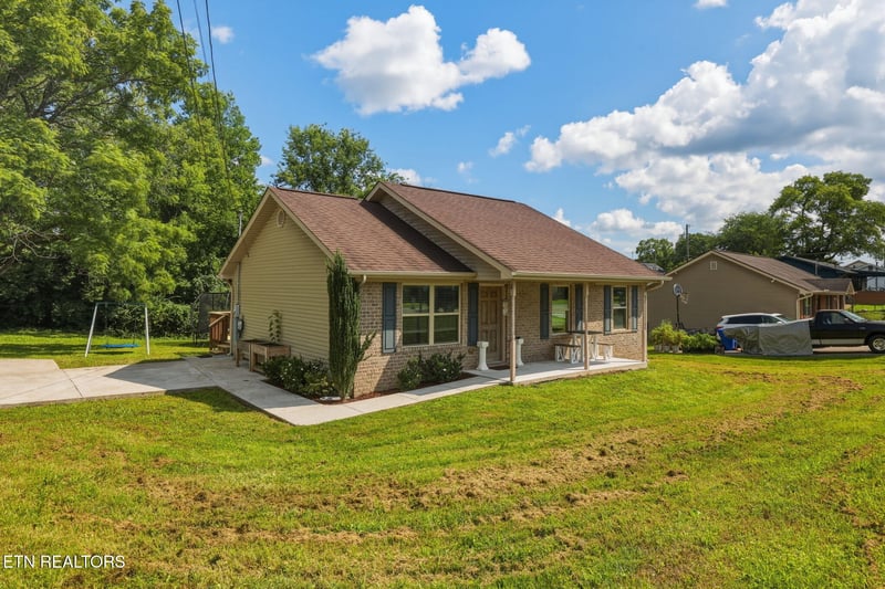 623 Hendrickson St, Clinton, TN 37716