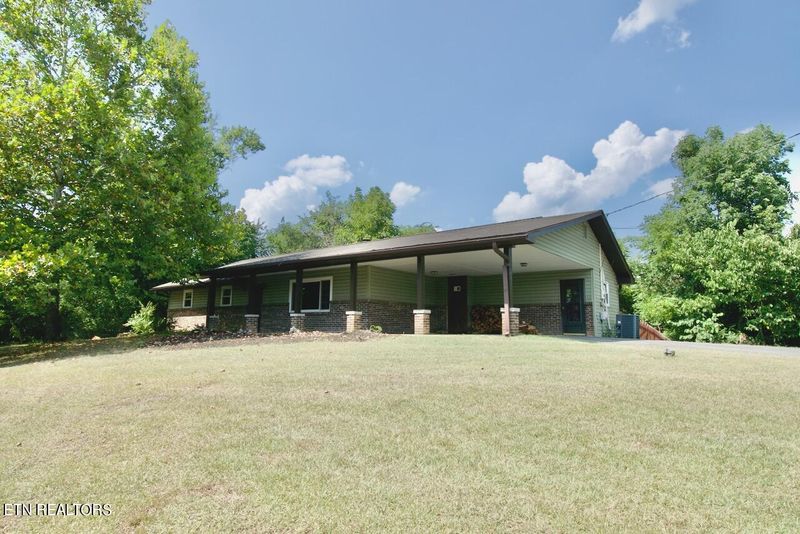 623 Hilltop Cir, Sevierville, TN 37876