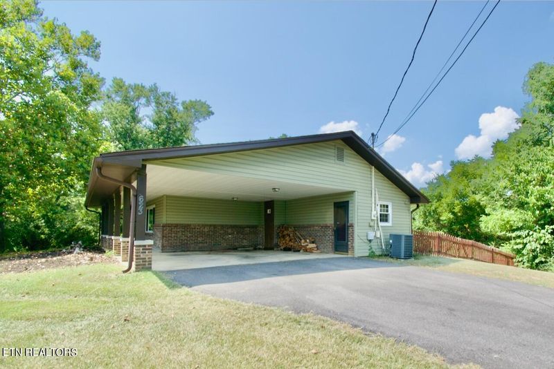 623 Hilltop Cir, Sevierville, TN 37876