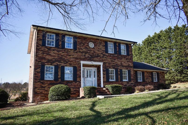 623 Mannela Dr, Strawberry Plains, TN 37871