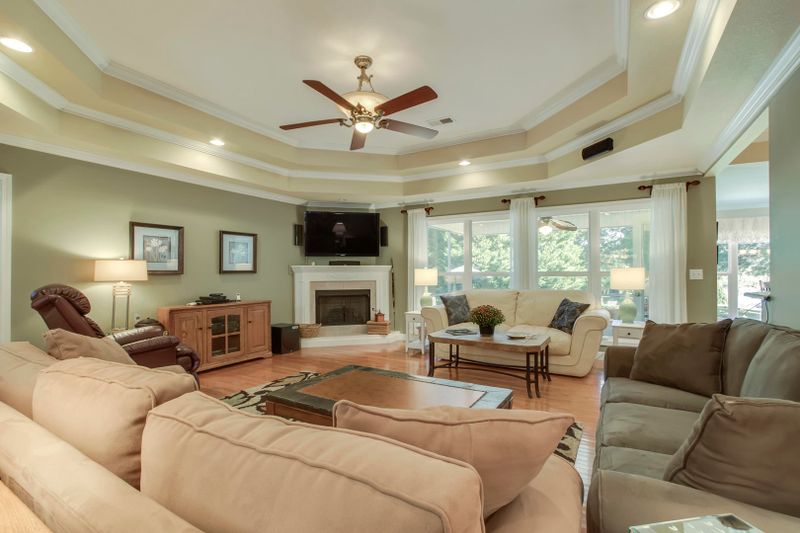 623 Tanasi Ln, Loudon, TN 37774
