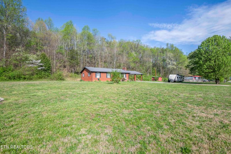 624 Baumgartner Rd, Harriman, TN 37748