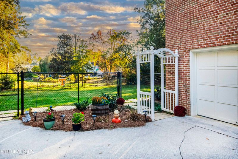 624 Glen Willow Dr, Knoxville, TN 37934