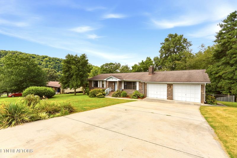624 Greenwood Dr, Clinton, TN 37716