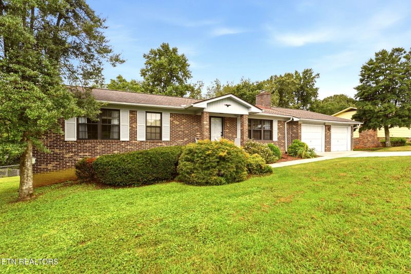 624 Greenwood Dr, Clinton, TN 37716