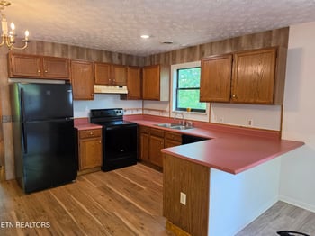 624 Pinemont Dr, Pigeon Forge, TN 37863