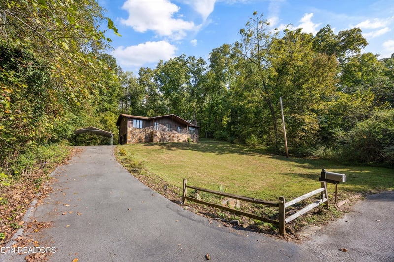 624 Starlite Ln, Knoxville, TN 37920