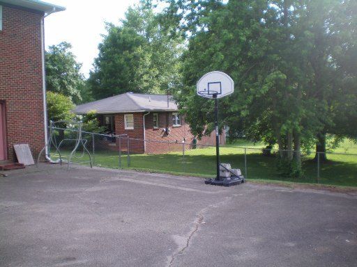 624 Sunview Dr, Athens, TN 37303