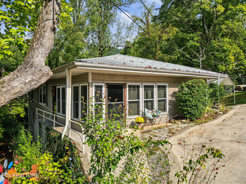 625 Asbury Ln, Gatlinburg, TN 37738