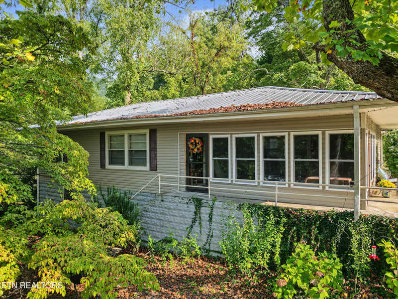 625 Asbury Ln, Gatlinburg, TN 37738