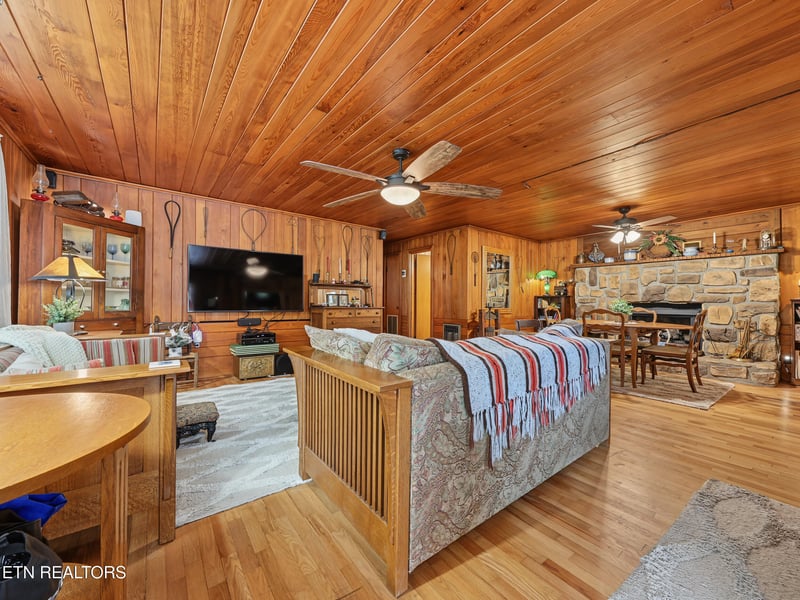 625 Asbury Ln, Gatlinburg, TN 37738