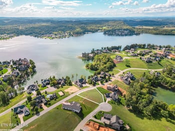 625 Cypress Pointe Dr, Lenoir City, TN 37772