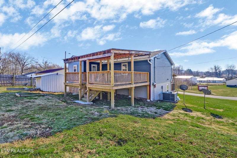 625 Mccartt St, Wartburg, TN 37887